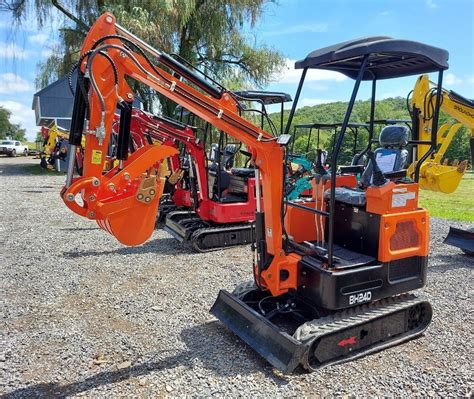 groundhog bh24 mini excavator|who makes groundhog mini excavators.